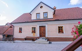 Notranjska Hisa - Traditional Country House, Close To The World Attraction Cerknica Lake